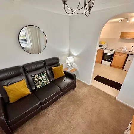 Semi-Detached 1-Bedroom Chalet Uddingston Exterior foto