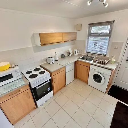 Semi-Detached 1-Bedroom Chalet Uddingston Exterior foto