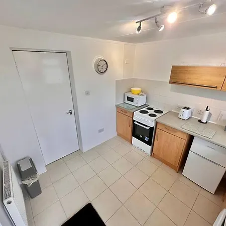 Semi-Detached 1-Bedroom Chalet Uddingston Exterior foto
