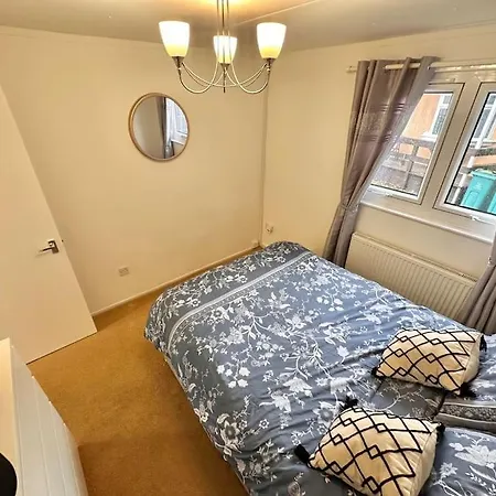 Semi-Detached 1-Bedroom Chalet Uddingston Exterior foto