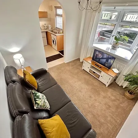 Semi-Detached 1-Bedroom Chalet Uddingston Exterior foto