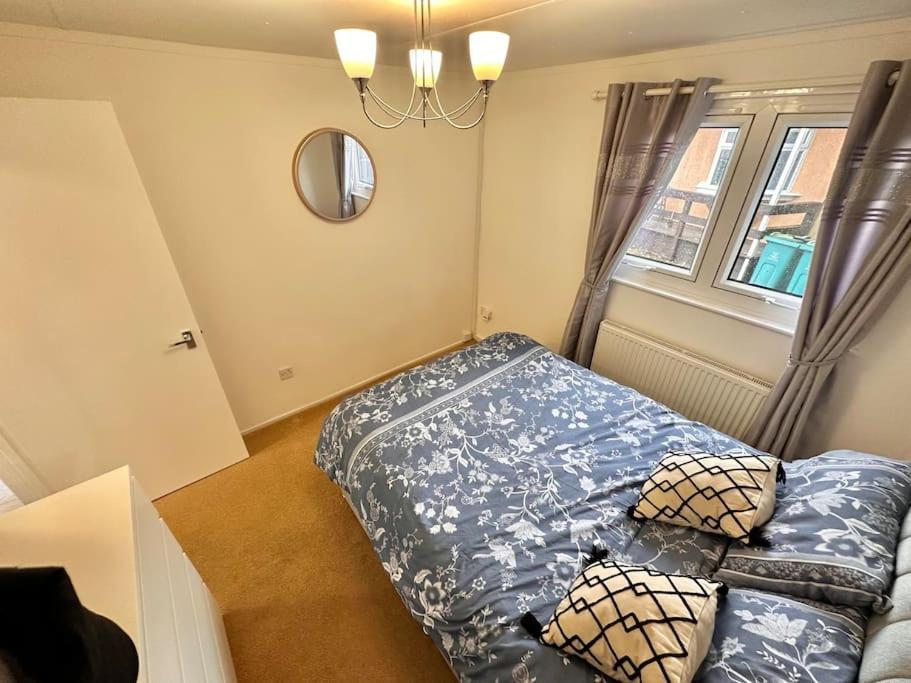 Apartment Semi-detached 1-bedroom Uddingston